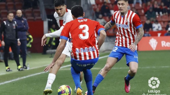 La SD Huesca rescata un punto en El Molinón (1-1)