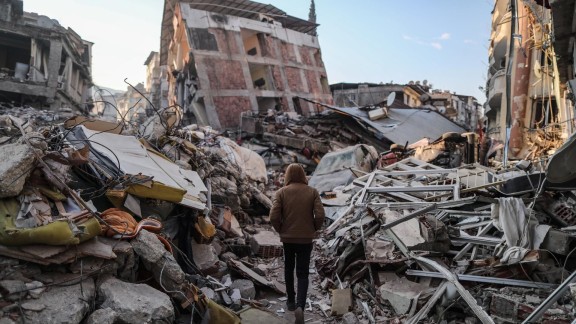 Los terremotos de Turquía y Siria suman ya 24.000 víctimas y crece el temor a que surjan epidemias