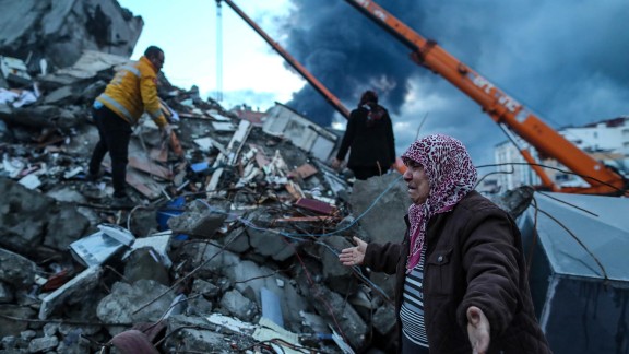Casi 5.000 muertos en Turquía y Siria por los devastadores terremotos