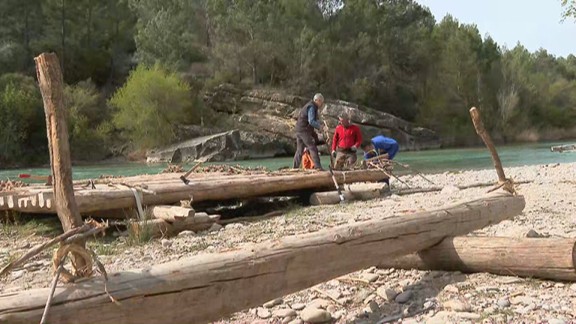 Los navateros de Murillo de Gállego se preparan para descender el río
