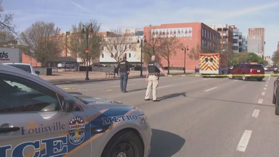 Cuatro muertos a manos de un hombre armado en la sede de un banco de Louisville (Kentucky)