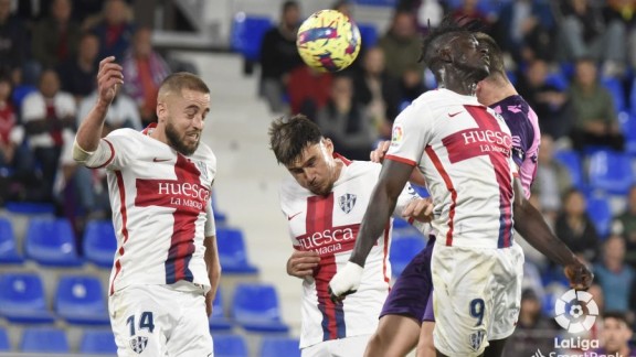 El Tenerife perdona a un débil Huesca (1-1)
