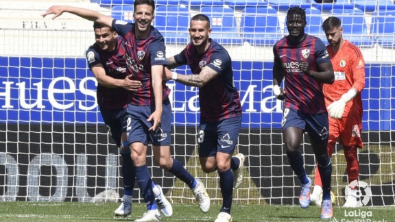 La SD Huesca disfruta en uno de sus partidos más completos del curso (2-1)