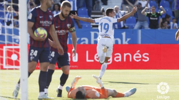 La SD Huesca se empeña en complicarse el final de temporada (2-1)