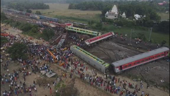 275 muertos y 1.175 heridos en el peor accidente de trenes en dos décadas en la India