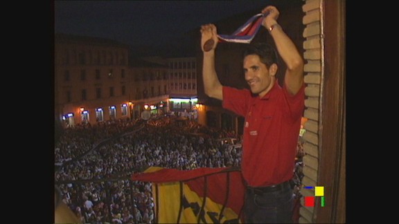 Monzón celebra con Eliseo Martín su bronce en el mundial de 2003