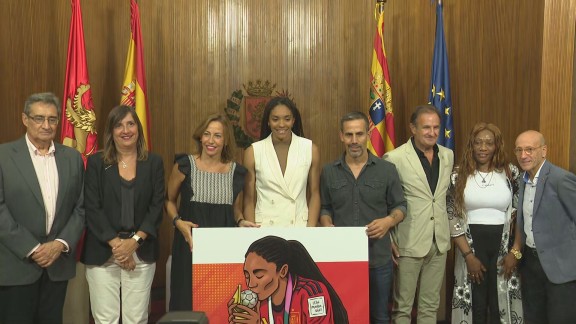 Salma Paralluelo, recibida con honores en el Ayuntamiento de Zaragoza