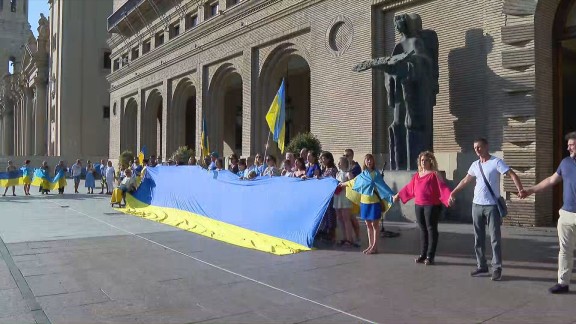 Zaragoza celebra con una cadena humana el Día de la Independencia en Ucrania