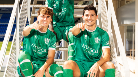 La SD Huesca presenta su tercera equipación
