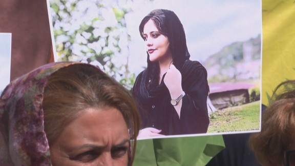 La represión continúa en Irán un año después de la muerte de Mahsa Amini