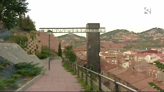 Un ascensor conecta a los vecinos del barrio de San Julián con el centro de Teruel