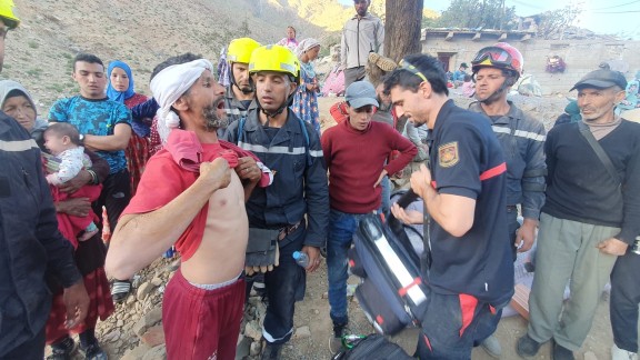 Los bomberos de Zaragoza desplazados a Marruecos inician el regreso a España tras atender a numerosos heridos