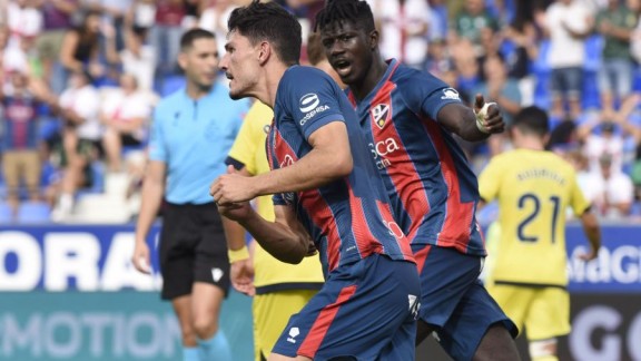 La SD Huesca rescata un punto en el descuento (2-2)