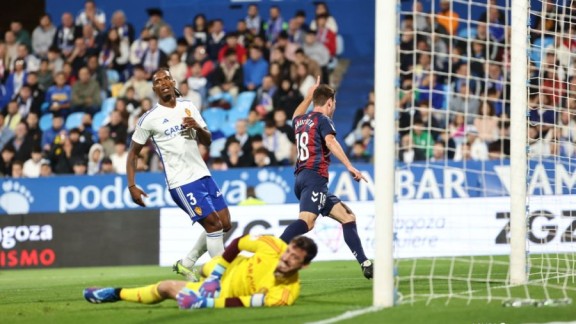 El Real Zaragoza deja escapar otra victoria en 6 minutos tétricos (2-3)