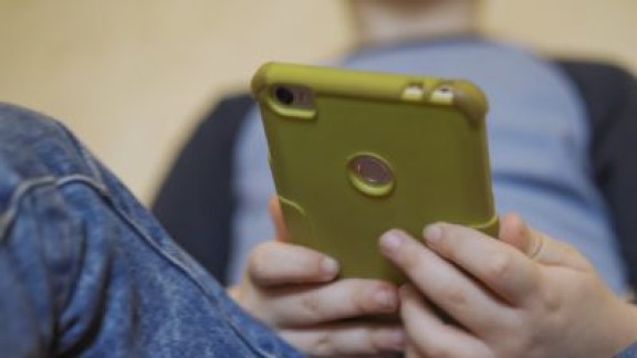 Los mayores de 14 años deben consentir el control parental de sus dispositivos móviles