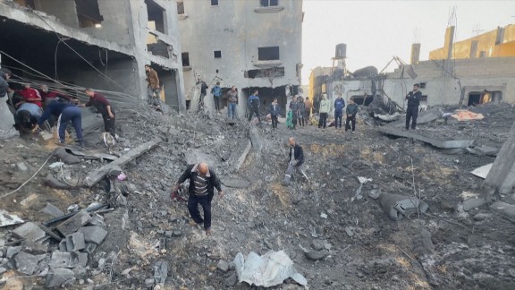 Decenas de palestinos muertos en nuevos bombardeos tras el retraso de la tregua acordada entre Israel y Hamás