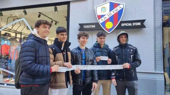 Buena respuesta de la afición de la SD Huesca en el inicio de la venta de entradas para el derbi aragonés