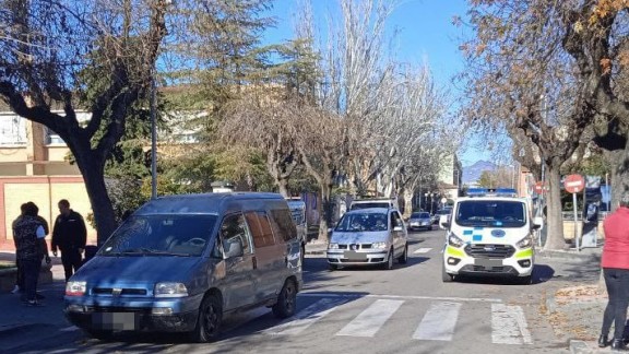 Un joven atropella a una mujer y a sus dos hijos pequeños en Huesca