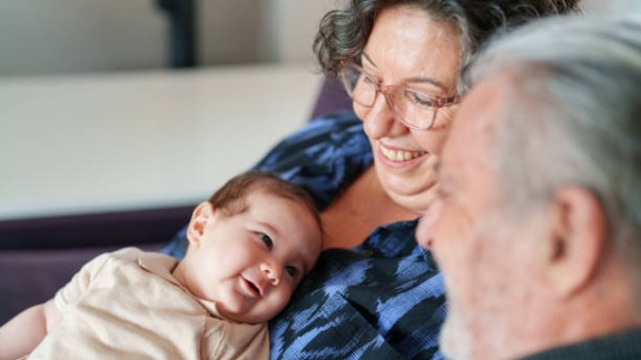 Las personas mayores con conexiones sociales tienen un 39% más de esperanza de vida