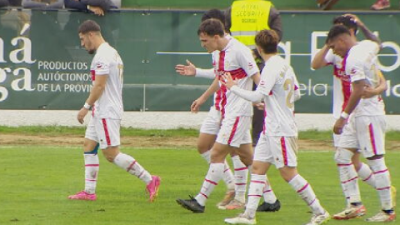 La SD Huesca gana sufriendo al Antequera (0-2)