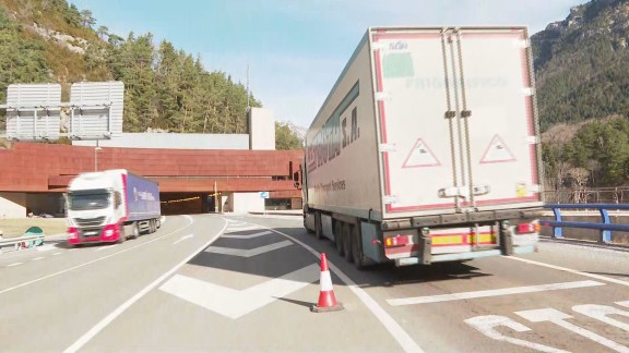 Se multiplica el tráfico de camiones por el Somport y Bielsa para eludir los bloqueos en Francia