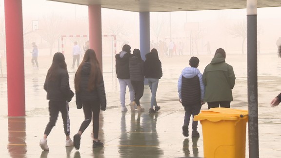 Todos los centros escolares aragoneses empiezan a vivir sin móviles