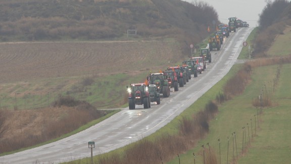 Las protestas del campo continúan en las carreteras aragonesas pese a las medidas anunciadas por Planas