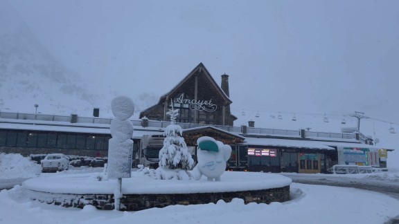 La nieve vuelve al Pirineo y complica la circulación en algunas carreteras
