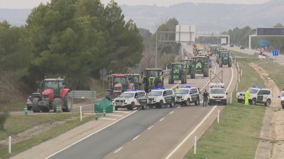 Detenido el manifestante que atropelló a un agente durante las tractoradas en Huesca