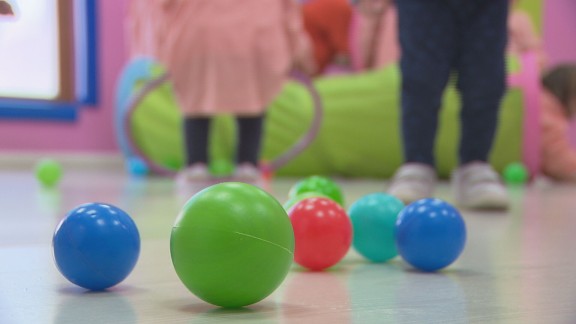 Educación ordena cerrar un aula en una guardería de Caspe por un posible caso de sarampión en una niña de dos años