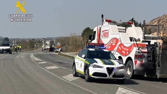 Un muerto tras un choque entre un turismo y un camión en la A-131 en Chalamera (Huesca)