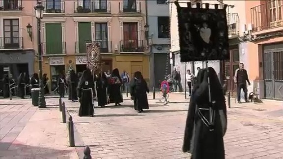 Sabado Santo: el silencio de la procesión de la Soledad toma el centro de Zaragoza