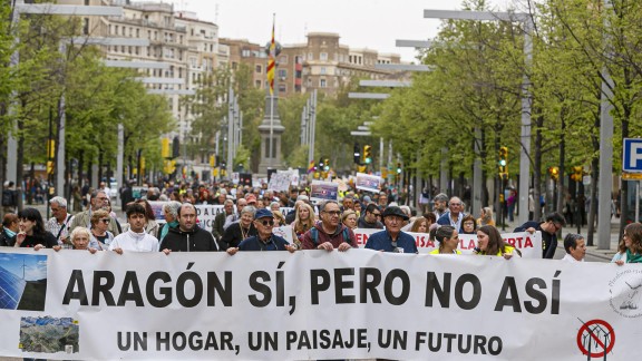 Protesta en Zaragoza para reivindicar un cambio en el modelo de renovables para Aragón