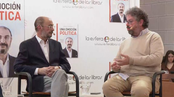 Lambán presenta su libro de memorias 'Una emoción política'