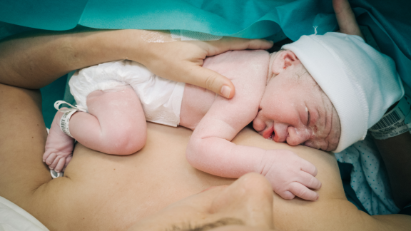 Tres de cada diez partos en España son inducidos: cuándo se practican y cómo afectan a los bebés