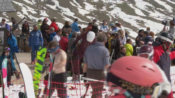 Los esquiadores disfrutan del último fin de semana en las estaciones del Pirineo
