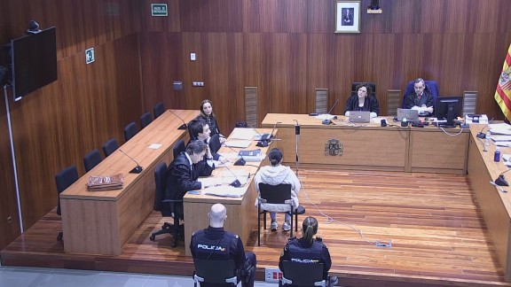 La acusada de apuñalar mortalmente a su novio reitera su inocencia en la última sesión del juicio
