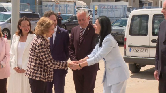 La reina Sofía visita el Banco de Alimentos de Huesca