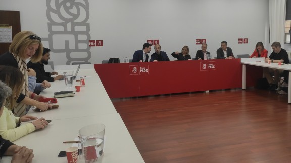 El PSOE acusa a Azcón de incumplir sus compromisos electorales