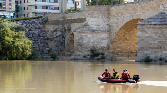 Zaragoza inicia el tratamiento contra la mosca negra en el Ebro