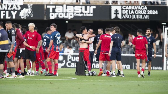 La SD Huesca salva su temporada más complicada en el fútbol profesional