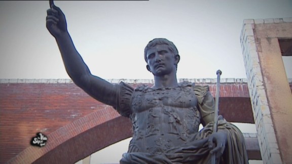 El 2 de junio de 1940 fue inaugurada la estatua de César Augusto en Zaragoza