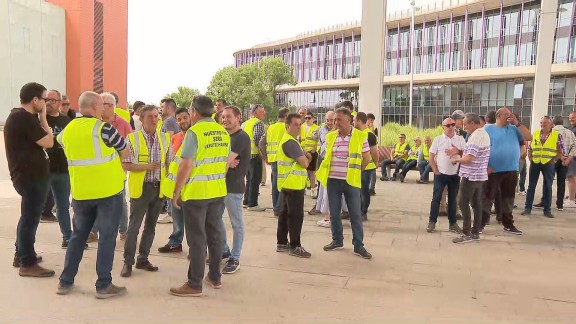 Un centenar de agricultores se movilizan en apoyo a los encausados por los altercados en la Aljafería