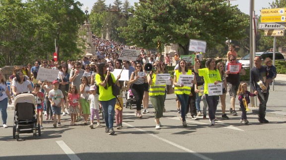 Centenares de personas se manifiestan en Teruel para reclamar que se cubran las plazas de pediatría