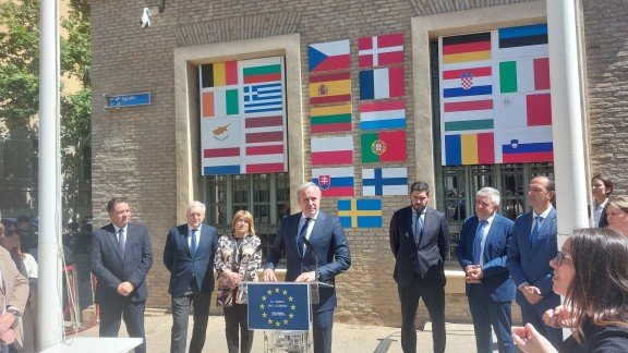 Azcón apela a la unidad de España y a la solidaridad con el pueblo ucraniano en el Día de Europa