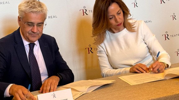 Zaragoza firma un convenio con el Teatro Real para ampliar la proyección del Principal en su 225 aniversario