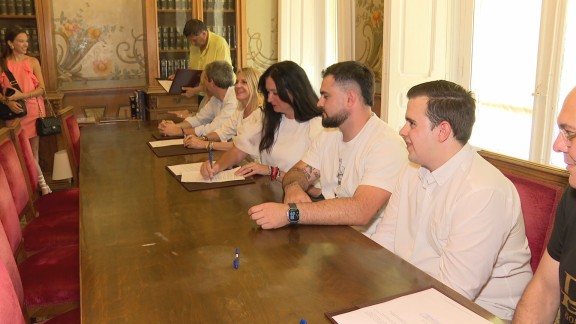 Cinco peñas de Huesca firman el convenio de las fiestas con el Ayuntamiento