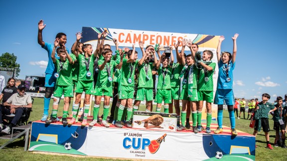 El Betis se proclama campeón de la 8ª Jamón Cup