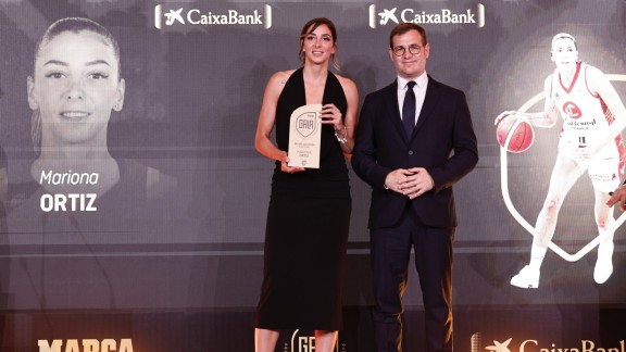 Helena Pueyo y Mariona Ortiz, premiadas en la V Gala del Baloncesto Español