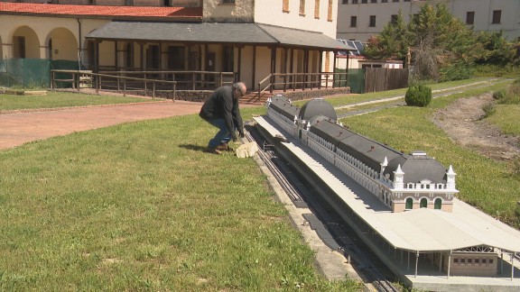 Los visitantes vuelven al jardín de maquetas Pirenarium de Sabiñánigo tras 12 años cerrado